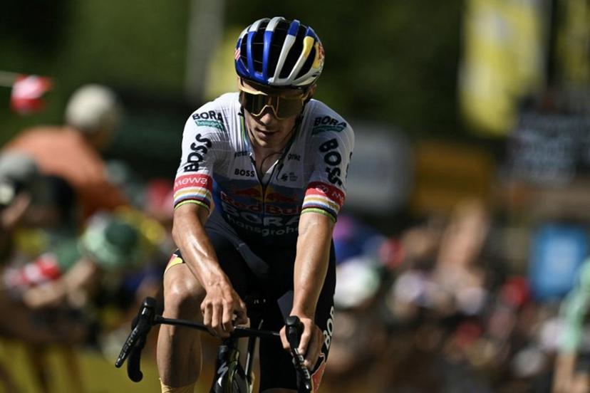 Red Bull - BORA - hansgrohe team's Belgian rider Remco Evenepoel cycles to the finish line to take second place in the 10th stage of the 113th edition of the Tour de France cycling race, 166,6 km between Aurillac and Le Lioran in the Massif Central, on July 14, 2026.  Jeff PACHOUD / AFP