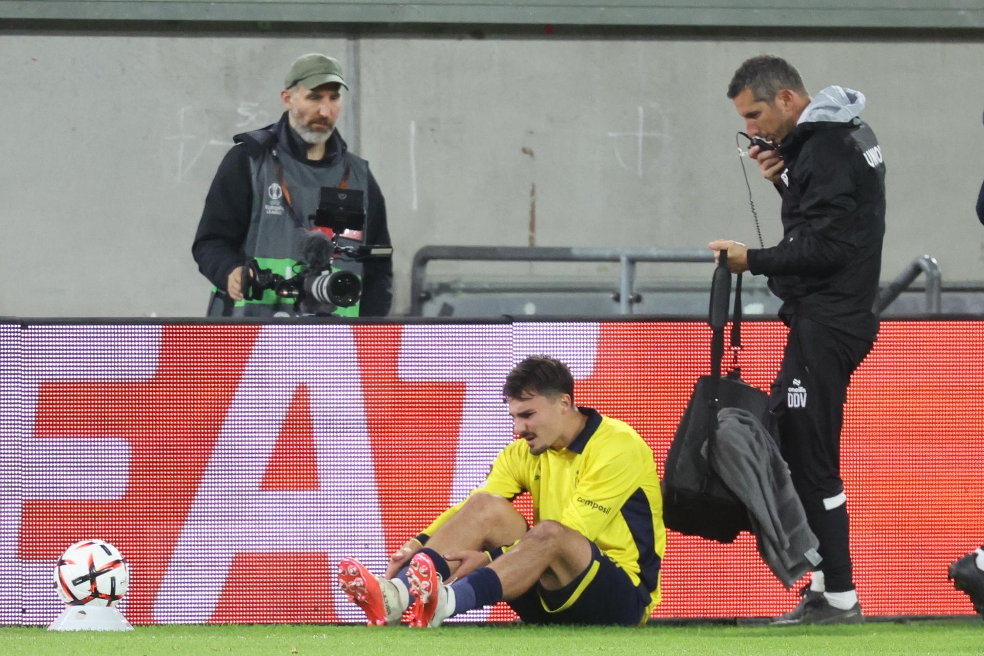 Union's Mateo Biondic lies injured on the ground during a soccer game between Belgian Royale Union Saint-Gilloise and Israeli Hapoel Be'er Sheva F.C., Thursday 22 October 2026 in Dusseldorf, Germany, on the third day of the UEFA Europa League league phase. The game was moved to Dusseldorf, as Belgian cities refused to host for security reasons. BELGA PHOTO VIRGINIE LEFOUR
