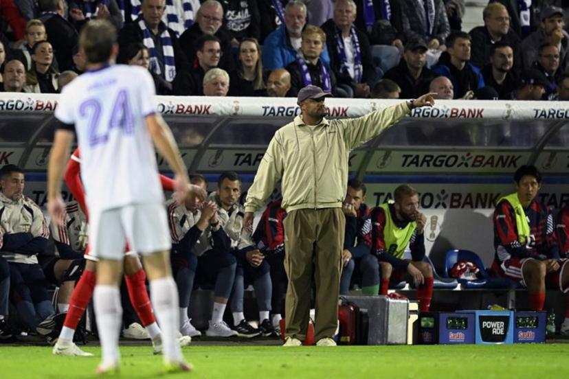 Bayern Munich's Belgian head coach Vincent Kompany reacts from the sidelines during the German Cup (DFB Pokal) first round football match VfL Osnabrueck and FC Bayern Munich in Osnabrueck, western Germany on September 2, 2026.  INA FASSBENDER / AFP