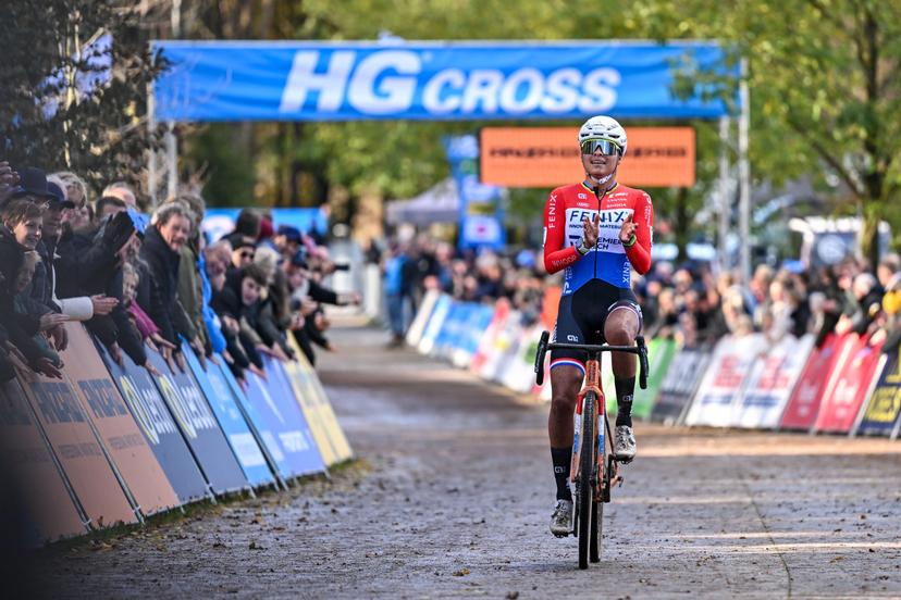 ceylin del carmen alvarado celebrates as she crosses the finishline during the women's elite race of the 'HG Cross Heerde' cyclocross cycling event, race 3/7 of the 'HG Cross' competition, on Saturday 24 October 2026 in Heerde, Netherlands. BELGA PHOTO DAVID PINTENS