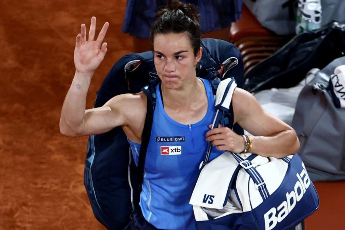 France's Lois Boisson leaves after losing her women's singles semi-final match against US Coco Gauff on day 12 of the French Open tennis tournament on Court Philippe-Chatrier at the Roland-Garros Complex in Paris on June 5, 2025.  Thibaud MORITZ / AFP