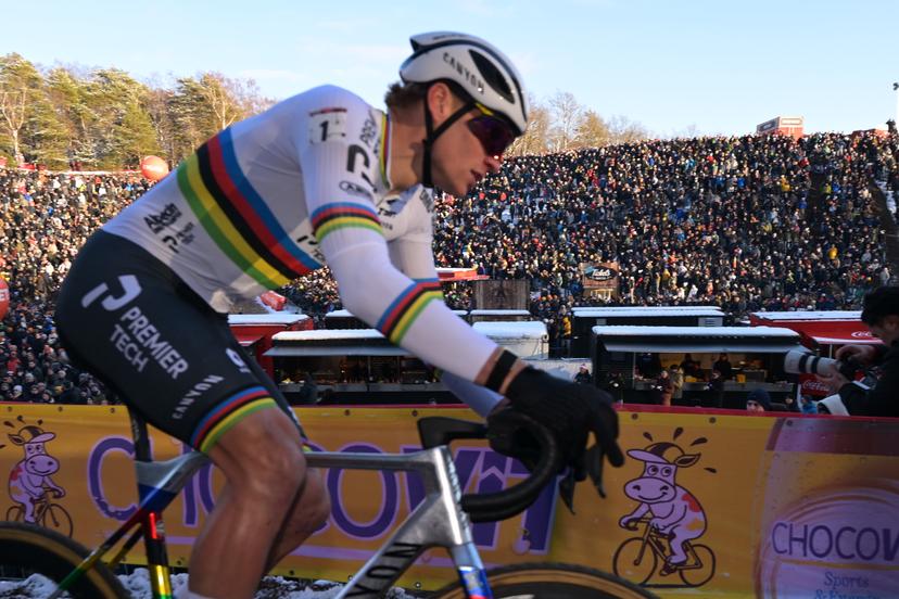 Dutch Mathieu Van Der Poel pictured in action during the men's elite race at the World Cup cyclocross cycling event in Zonhoven on Sunday 04 January 2026, stage 9 (out of 12) of the UCI World Cup competition. BELGA PHOTO DAVID PINTENS