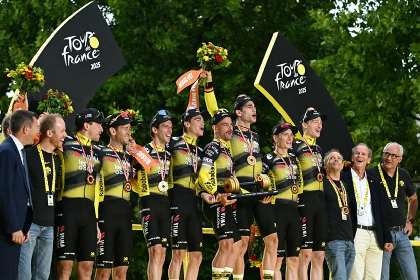 Team Visma - Lease a Bike riders celebrate on the podium with the best team award after the 21st and final stage of the 112th edition of the Tour de France cycling race, 132.3 km between Mantes-la-Ville and Paris Champs-Élysees, on July 27, 2025.  Loic VENANCE / AFP