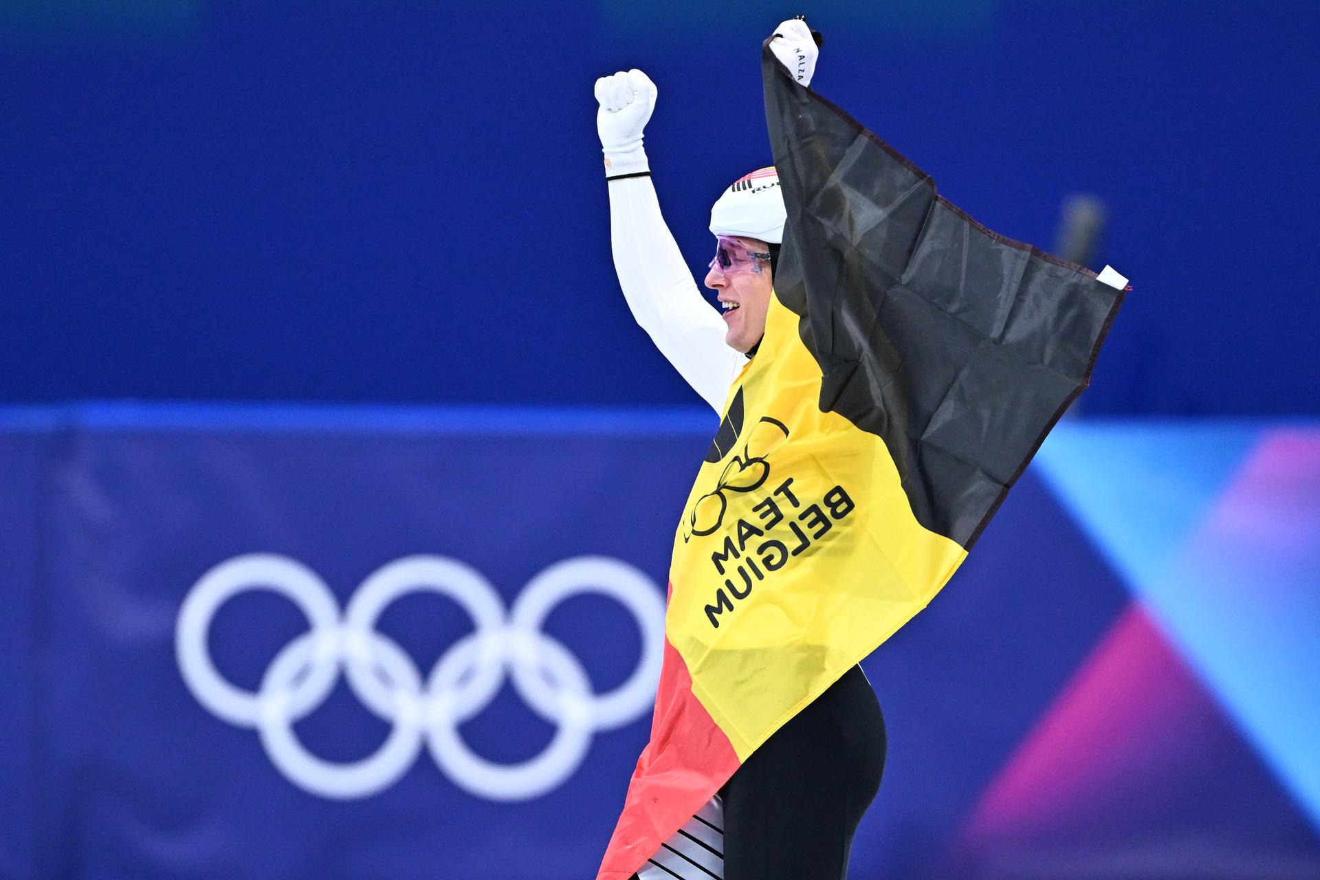 Belgian shorttrack skater Ward Petre celebrates with the Belgian flag after winning a bronze medal in the Final of the Mixed Team Relay of the Short Track Speed Skating competition at the Milano Cortina 2026 Olympic Winter Games, on Tuesday 10 February 2026 in Milan, Italy. The XXV Winter Olympics take place from 6 to 22 February 2026 in Italy. BELGA PHOTO JASPER JACOBS
