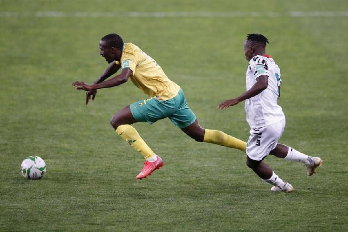 South Africa's Nyiko Mobbie (L) falls after being tackled by Ghana's Yaw Yeboah (R) during the FIFA World Cup Qatar 2022 qualifying round Group G football match between South Africa and Ghana at the FNB Stadium in Johannesburg on September 6, 2021.  PHILL MAGAKOE / AFP