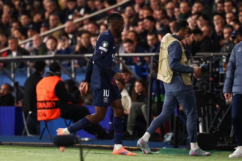 Paris Saint-Germain's French forward #10 Ousmane Dembele (C) leaves the pitch after an injury during the UEFA Champions League, league phase day 4, football match between Paris Saint-Germain (PSG) and FC Bayern Munich at the Parc des Princes in Paris, on November 4, 2025.  FRANCK FIFE / AFP