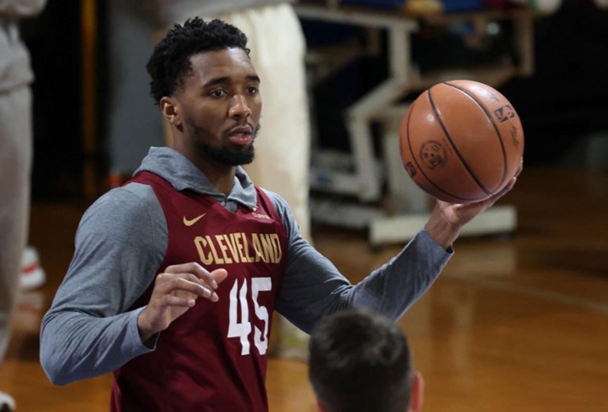 Cleveland Cavaliers player Donovan Mitchell takes part in a training session prior to the Cavaliers NBA game against the Brooklyn Nets, in the Paris suburb of Levallois-Perret on January 10, 2024. The Brooklyn Nets and the Cleveland Cavaliers will play a regular NBA game in Paris on January 11, 2024 Emmanuel DUNAND / AFP
