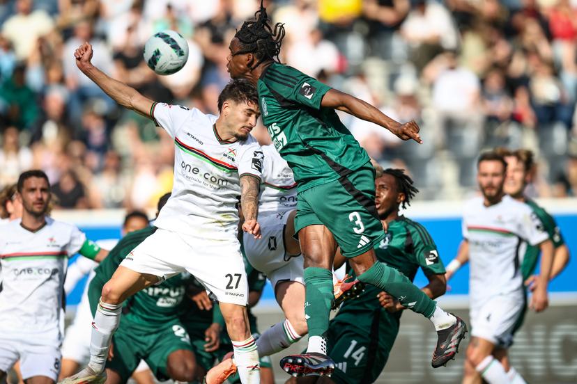 OHL's Oscar Gil Regano and Standard's Nathan Ngoy fight for the ball during a soccer match between Oud-Heverlee Leuven and Standard de Liege, Saturday 26 April 2025 in Leuven, on day 6 (out of 10) of the Europe Play-offs of the 2024-2025 'Jupiler Pro League' first division of the Belgian championship. BELGA PHOTO BRUNO FAHY