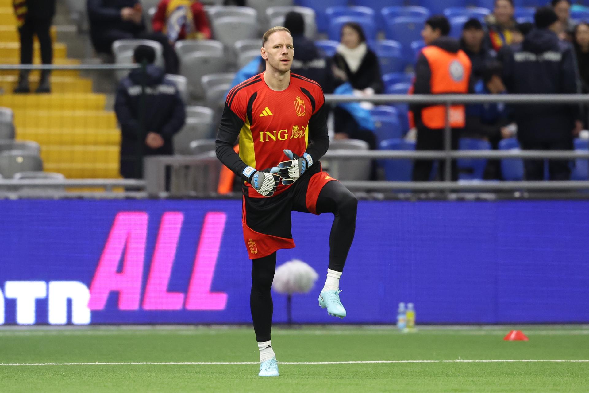 Belgium's goalkeeper Matz Sels pictured in action during the warming-up for a soccer game between Kazakhstan and Belgium's Red Devils, Saturday 15 November 2025 in Astana, Kazakhstan, qualification game 7/8 for the 2026 FIFA World Cup. BELGA PHOTO VIRGINIE LEFOUR