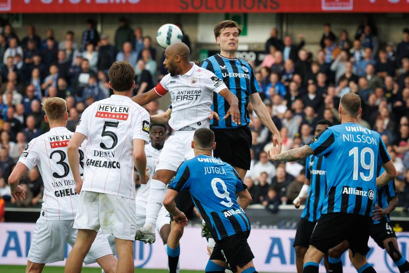 Antwerp's Denis Odoi and Club's Bjorn Meijer fight for the ball during a soccer match between Club Brugge and Antwerp FC, Sunday 25 May 2025 in Brugge, on day 10 (out of 10) of the Champions' Play-offs of the 2024-2025 'Jupiler Pro League' first division of the Belgian championship. BELGA PHOTO KURT DESPLENTER