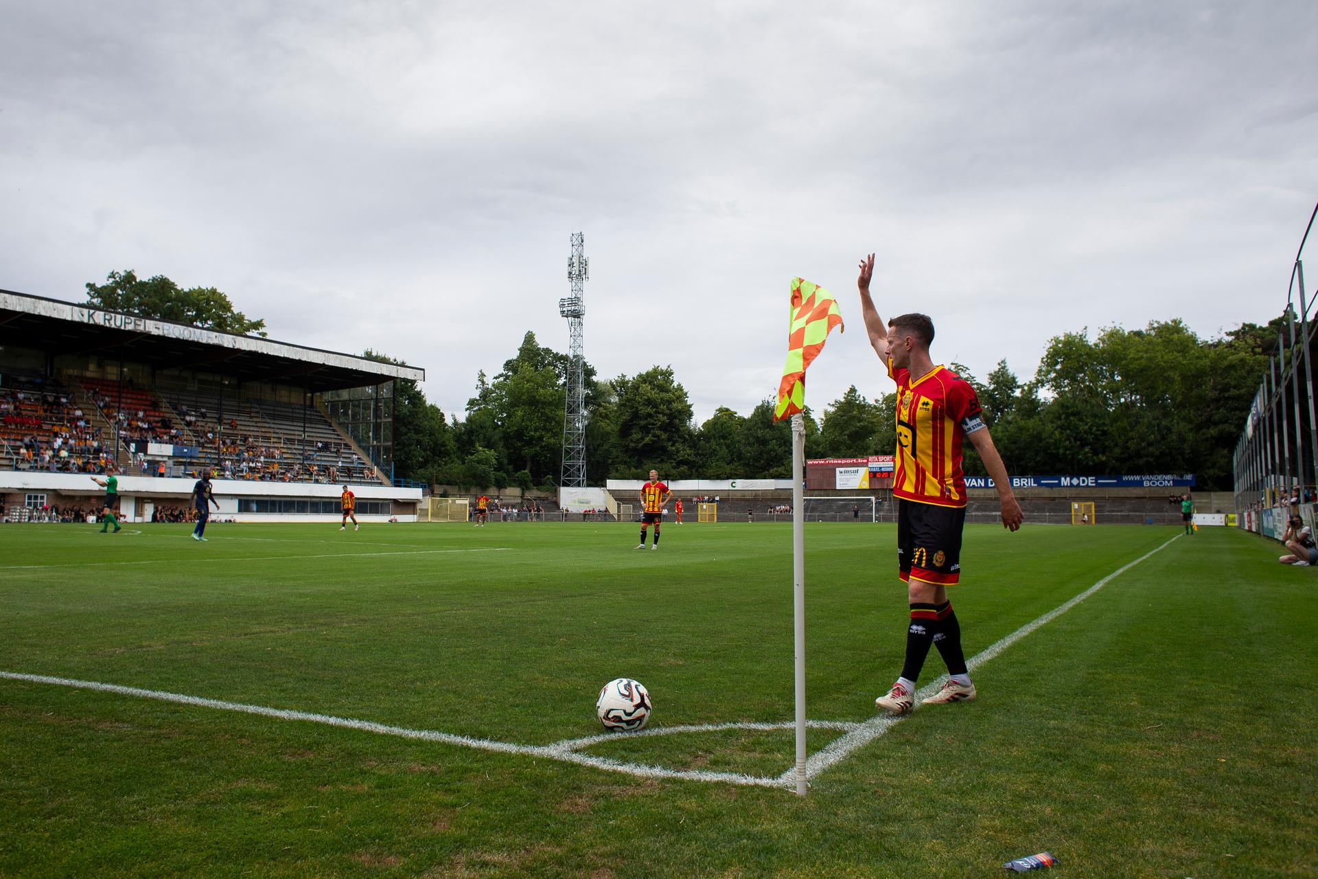 Mechelen's Rob Schoofs pictured during a friendly soccer game between KV Mechelen and RAAL La Louviere, Saturday 05 July 2025 in Boom, in preparation of the upcoming 2025-2026 season. BELGA PHOTO KRISTOF VAN ACCOM
