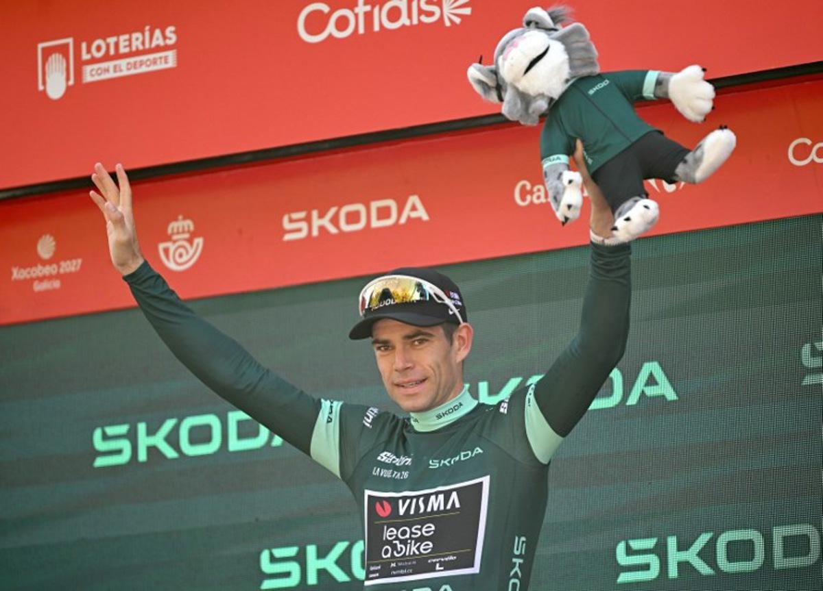 Team Visma-Lease a bike's Belgian rider Wout van Aert celebrates on the podium wearing the points ranking leader's green jersey after the 15th stage of the Vuelta a Espana 2026 cycling tour, a 110,2 km race which was modified from the original itinerary of 189,7 km following the activation of the high temperature protocal, between Palma del Rio and Cordoba, on September 6, 2026.   JORGE GUERRERO / AFP