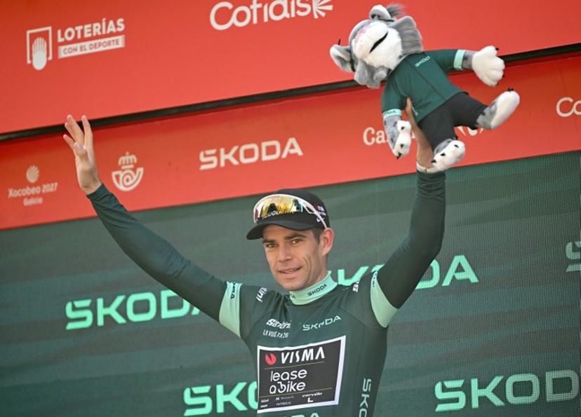 Team Visma-Lease a bike's Belgian rider Wout van Aert celebrates on the podium wearing the points ranking leader's green jersey after the 15th stage of the Vuelta a Espana 2026 cycling tour, a 110,2 km race which was modified from the original itinerary of 189,7 km following the activation of the high temperature protocal, between Palma del Rio and Cordoba, on September 6, 2026.   JORGE GUERRERO / AFP