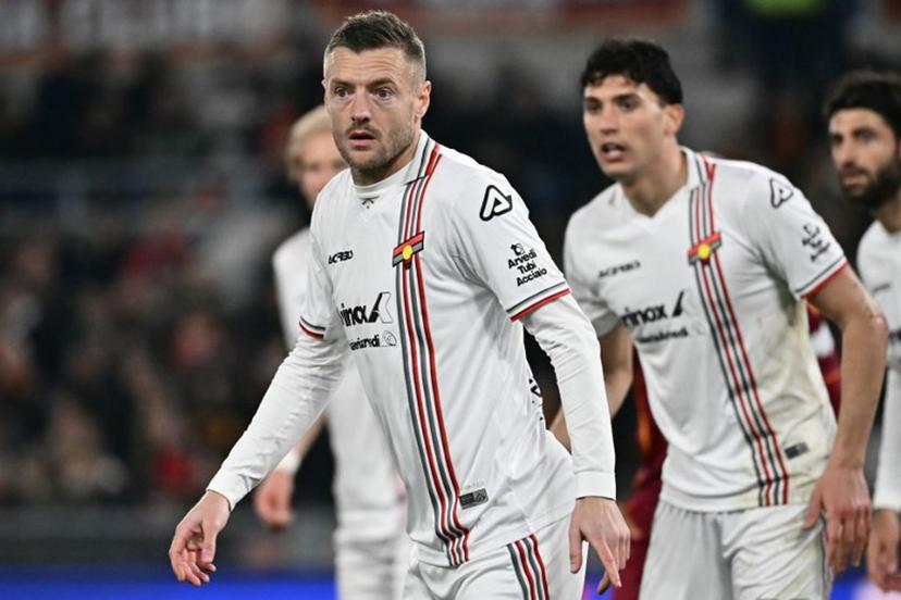 Cremonese's English forward #10 Jamie Vardy (L) looks on during the Italian Serie A football match between AS Roma and Cremonese at the Olympic Stadium in Rome on Febuary 22, 2026.   Filippo MONTEFORTE / AFP