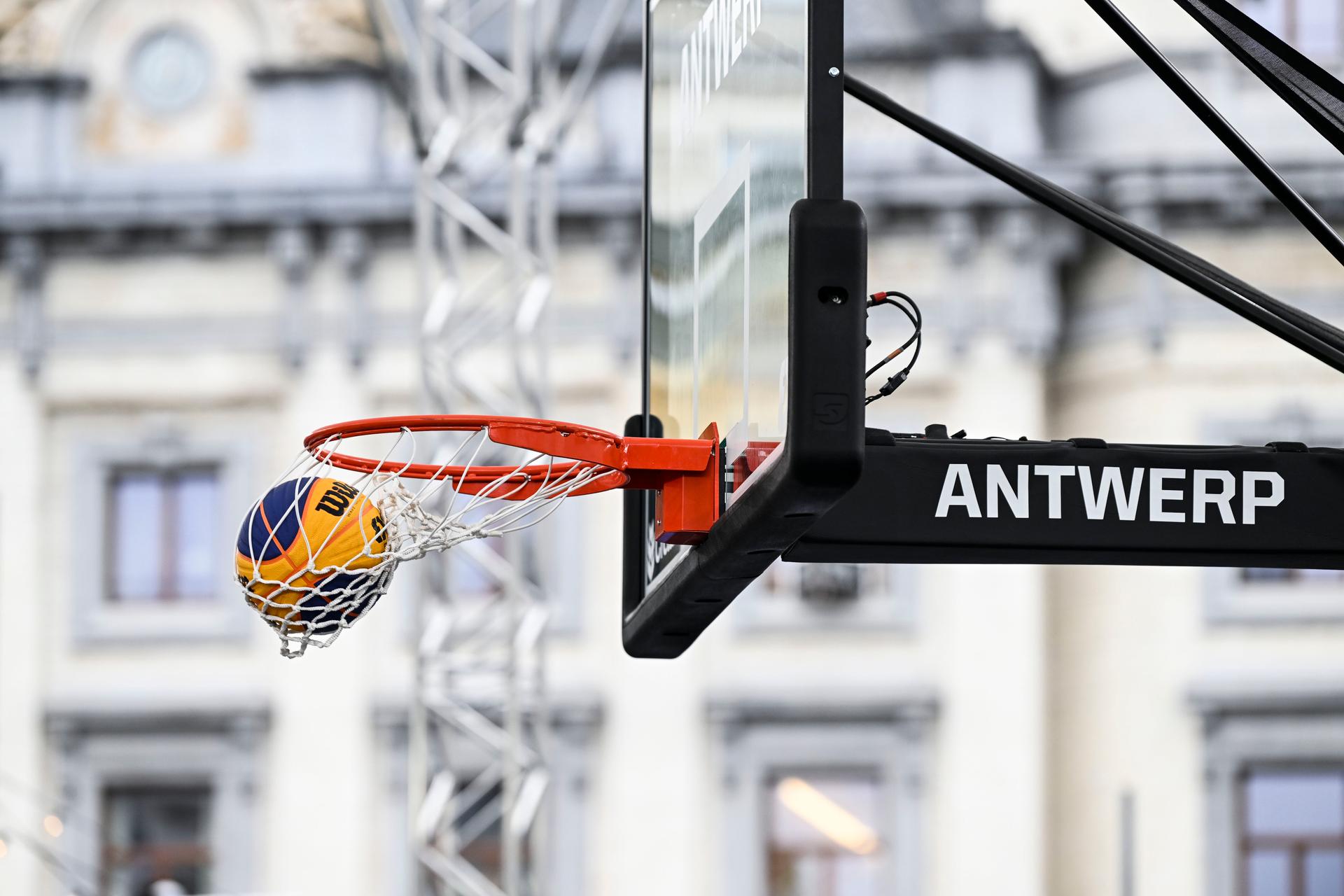 Illustration picture shows a 3x3 basketball going through the hoop during a 3x3 basketball game between Canada and the United States of America, in the Women's quarter final round at the FIBA 2022 world cup, Saturday 25 June 2022, in Antwerp. The FIBA 3x3 Basket World Cup 2022 takes place from 21 to 26 June in Antwerp. BELGA PHOTO TOM GOYVAERTS