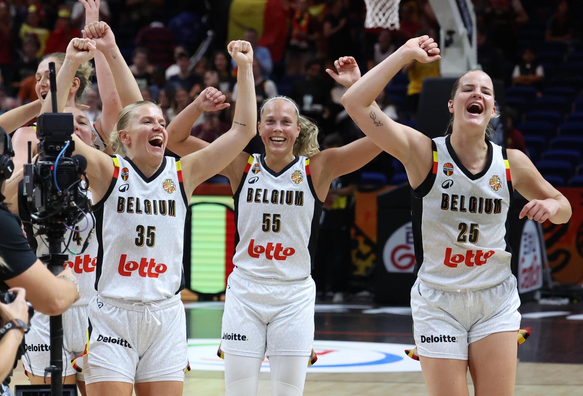 Belgian Cats' players celebrate after winning a basketball game between Belgian national team Belgian Cats and Australia,  game 3 of the group phase at the FIBA Women's Basketball World Cup, on Monday 7 September 2026, in Berlin, Germany. The FIBA Women's Basketball World Cup takes place in Berlin from 4 to 23 September 2026. BELGA PHOTO VIRGINIE LEFOUR