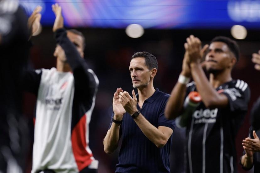 Eintracht Frankfurt's German coach Dino Toppmoller reacts after the UEFA Champions League, league Phase - matchday 2 football match between Club Atletico de Madrid and Eintracht Frankfurt at the Metropolitano stadium in Madrid on September 30, 2025.  Oscar DEL POZO / AFP