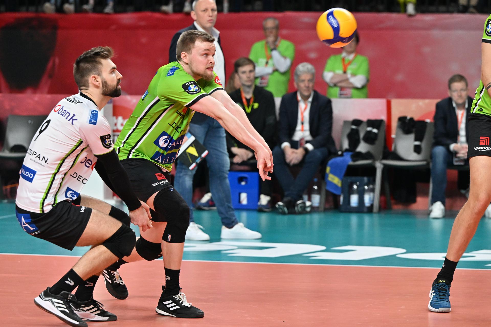 Menen's Lowie Stuer and Menen's Jiri Hanninen pictured in action during the match between Knack Volley Roeselare and Decospan Volley Team Menen, the final match in the men Belgian volleyball cup competition, Sunday 26 February 2023 in Merksem, Antwerp. BELGA PHOTO DAVID CATRY