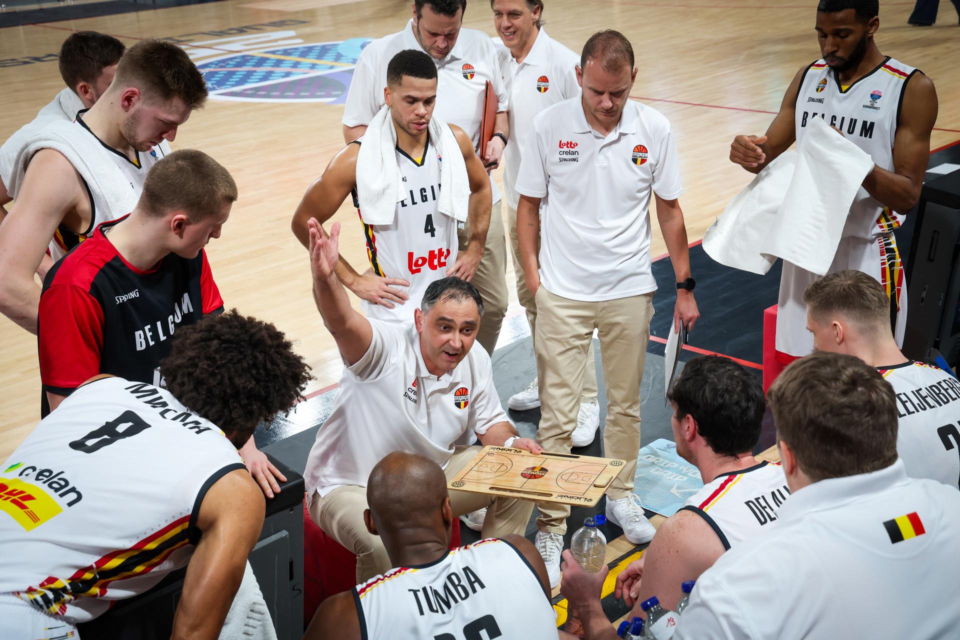 Belgium's head coach Dario Gjergja talks to his players during a basketball match between Belgium's national team Belgian Lions and Slovakia, Thursday 20 February 2025 in Charleroi, game 5/6 in the group stage of the qualifications for the Eurobasket 2025 European championships. BELGA PHOTO VIRGINIE LEFOUR