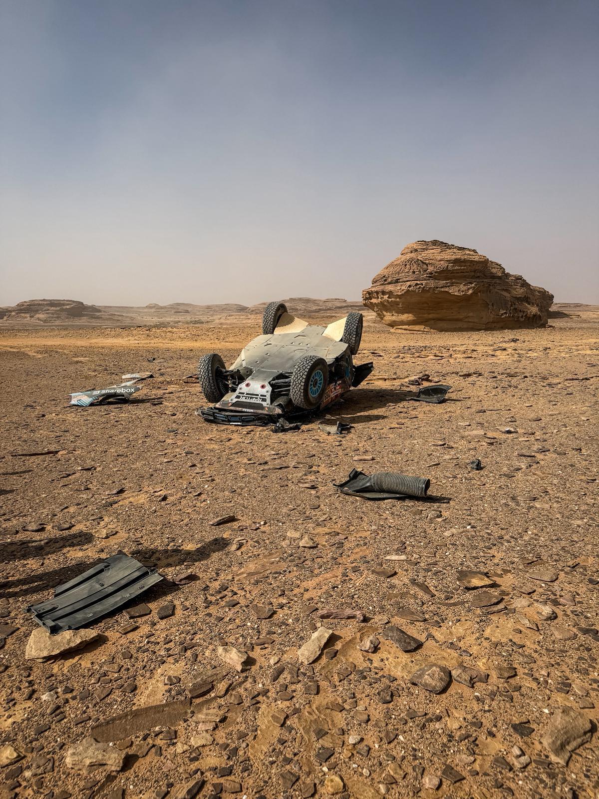 ATTENTION EDITORS - HAND OUT PICTURES - EDITORIAL USE ONLY - MANDATORY CREDIT: 'GREGOIRE MUNSTER'  Hand out picture released by Eric Dupain shows the crash of Jourdan Serderidis and Gregoire Munster during stage 3 of the 2026 Dakar rally race in Al-Ula, Saudi Arabia on Tuesday 06 January 2026.  *** Belga and Belga Editorial Board decline all responsibility regarding the content of this picture. *** PHOTO HAND OUT - GREGOIRE MUNSTER