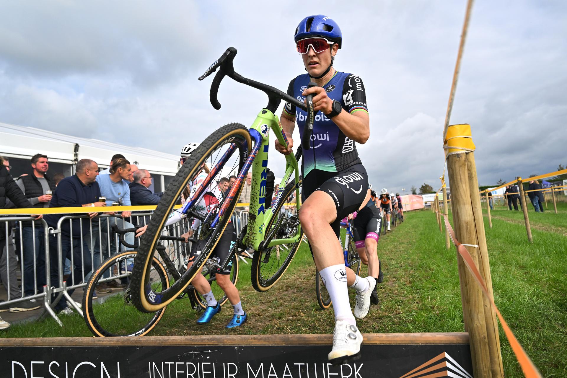 Dutch Lucinda Brand pictured in action during the women's elite race of the 'Kermiscross' cyclocross cycling event in Ardooie, Thursday 16 October 2025. BELGA PHOTO LUC CLAESSEN