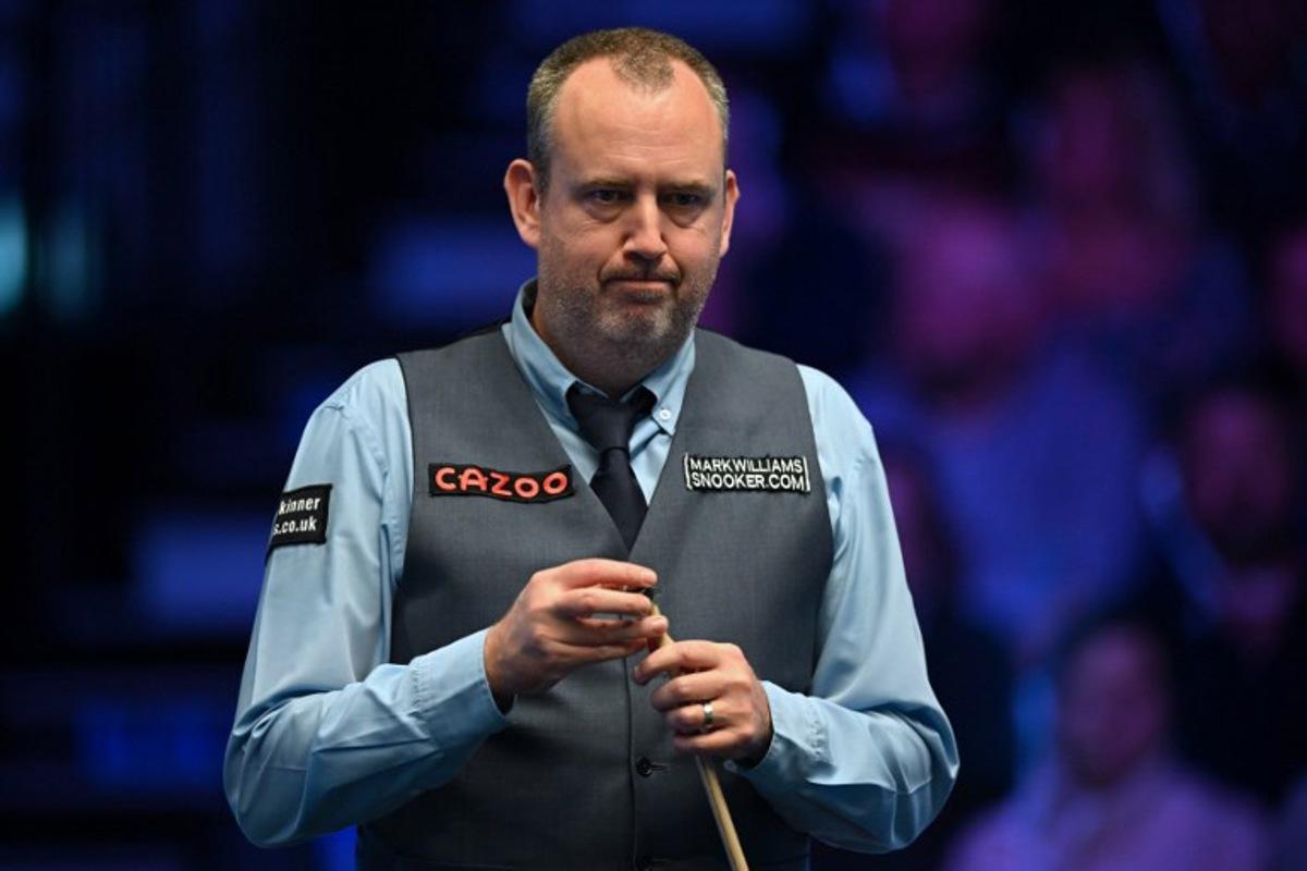 Wales' Mark Williams chalks his cue tip during the Masters snooker tournament final against England's Judd Trump at Alexandra Palace in London on January 15, 2023.  JUSTIN TALLIS / AFP