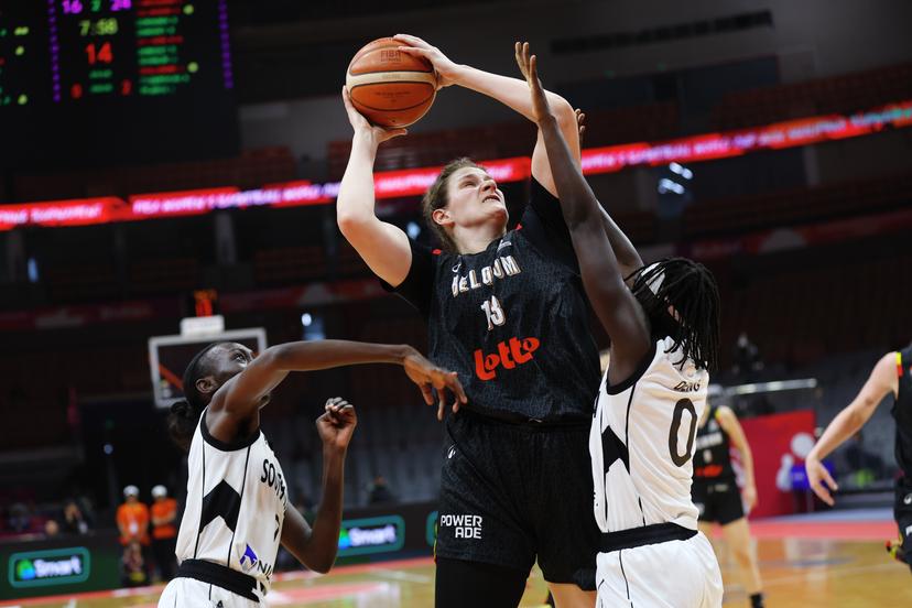 Belgium's Kyara Linskens and South Sudan's Delicia Washington fight for the ball during a basket game between Belgium's national team Belgian Cats and South Sudan, in Wuhan, China, on Sunday 15 March 2026, the fourth game (out of 5) of the qualifications phase for the World Cup Basket tournament. BELGA PHOTO NIKOLA KRSTIC