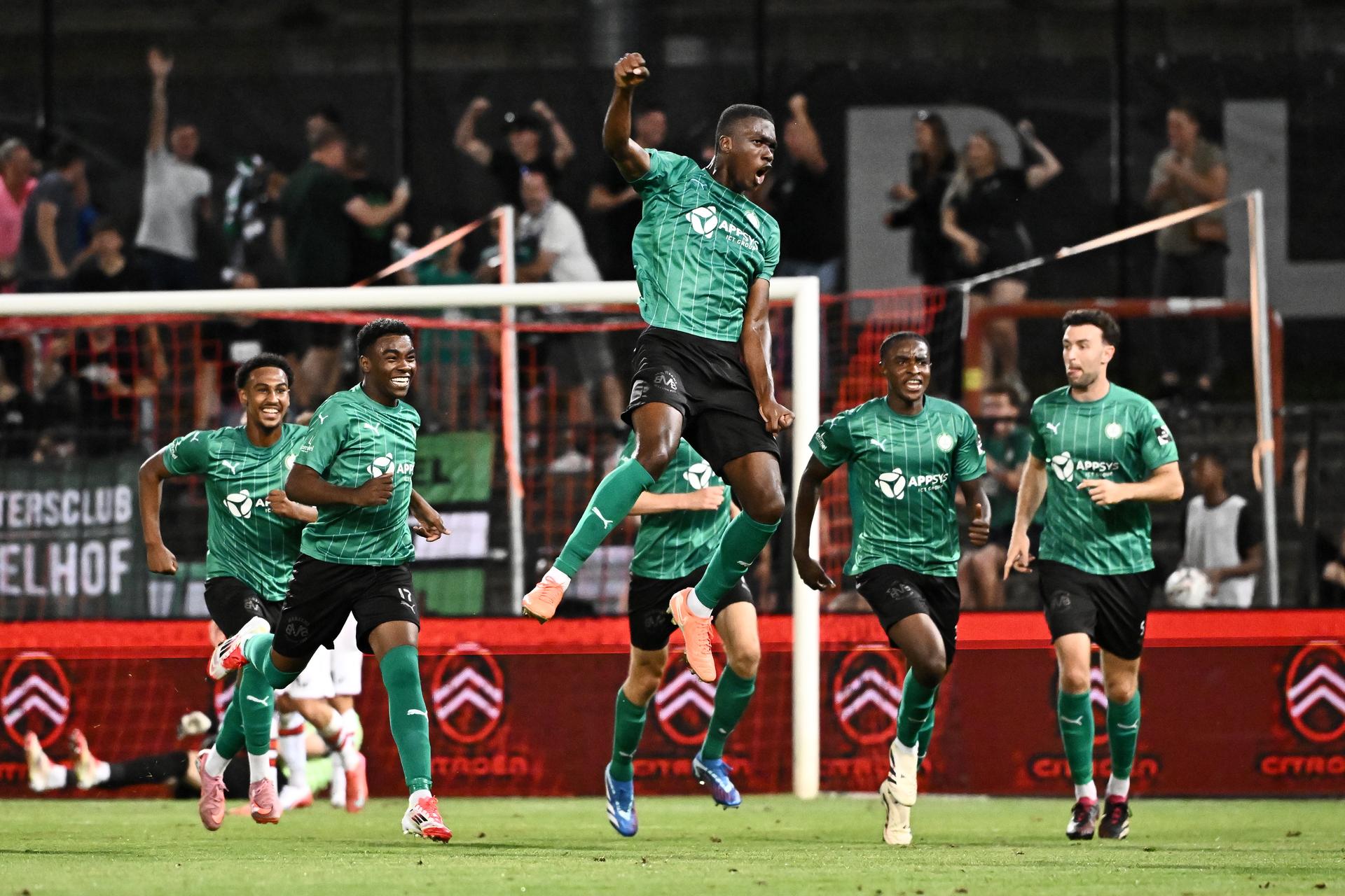 Lommel's Andersson Banguera celebrates after and scoring the 3-3 goal during a soccer game between RWD Molenbeek and Lommel SK, Saturday 09 August 2025 in Brussels, on day 1 of the 2025-2026 'Challenger Pro League' 1B second division of the Belgian championship. BELGA PHOTO MAARTEN STRAETEMANS