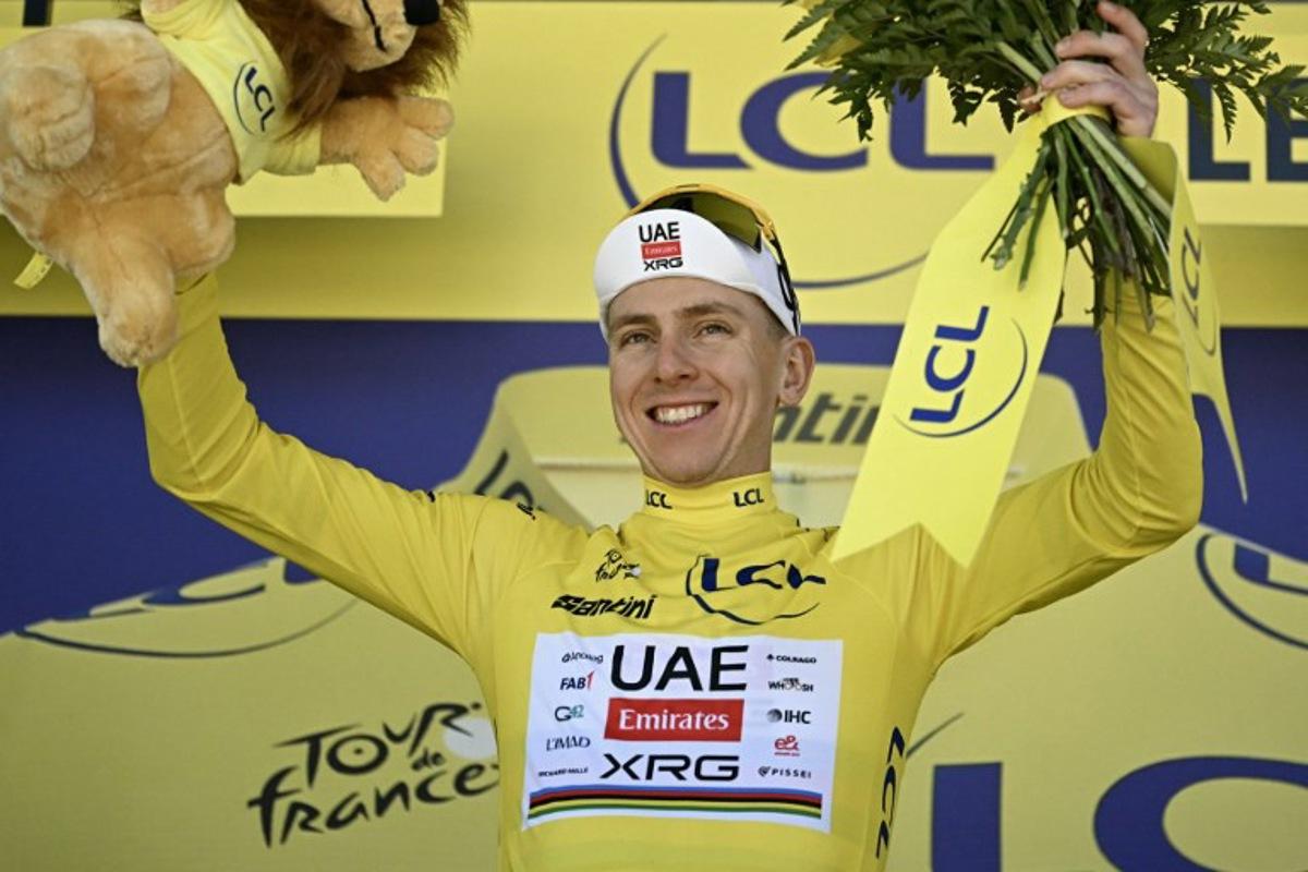 UAE Team Emirates - XRG's Slovenian rider Tadej Pogacar celebrates on the podium with the overall leader's yellow jersey after the 3rd stage of the 113th edition of the Tour de France cycling race, 196 km between Granollers and Les Angles in southern France, on July 6, 2026.  Loic VENANCE / AFP