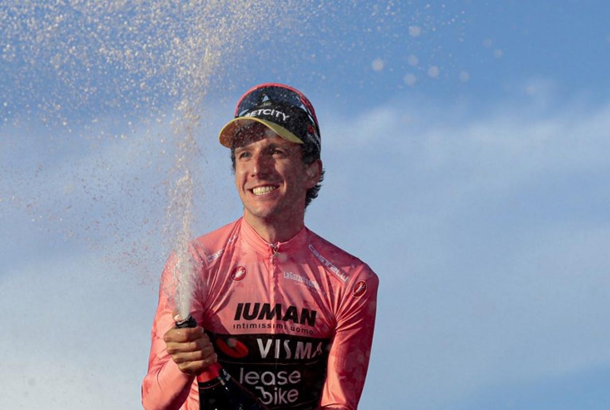 Team Visma-Lease a Bike's British rider Simon Yates wearing the pink jersey of overall leader (Maglia Rosa) celebrates on the podium after the 21st and last stage and winning the 108th Giro d'Italia cycling race of 143kms from Rome to Rome on June 1, 2025.  Luca Bettini / AFP