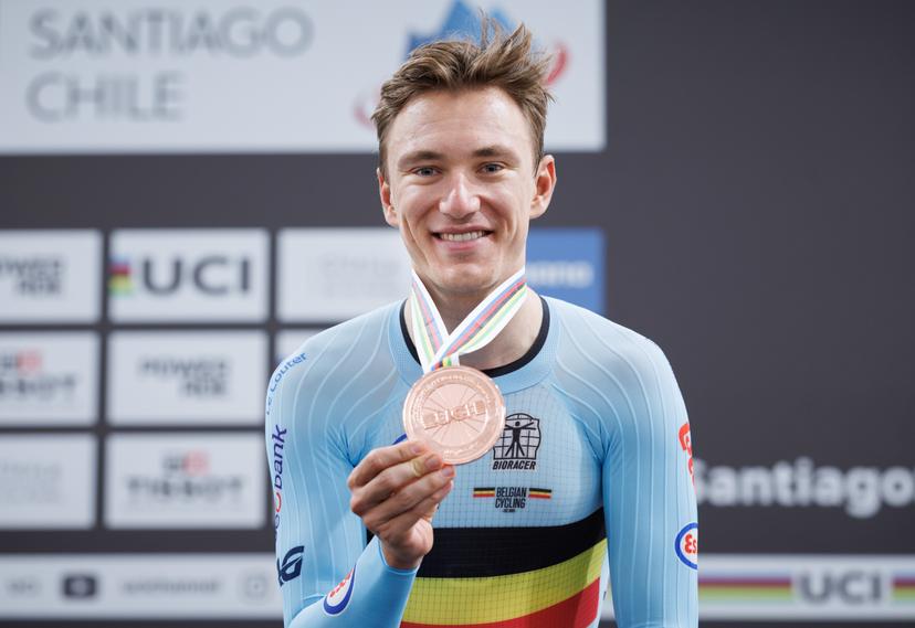 Belgian Lindsay De Vylder and shows his bronze medal on the podium ceremony of the men's Omnium event at the 2025 UCI Track World Championships cycling, in Santiago, Chile, Saturday 25 October 2025. The Track World Championships take place from 22 to 26 October at the Velodromo de Penalolen in Santiago, Chile. BELGA PHOTO BENOIT DOPPAGNE