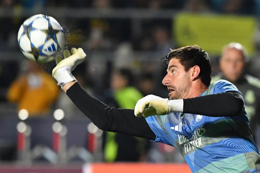 Real Madrid's Belgian goalkeeper #01 Thibaut Courtois warms up prior to the UEFA Champions League first round day 2 football match between Real Madrid and Kairat Almaty at the Almaty Ortalyk stadion in Almaty on September 30, 2025.  Vyacheslav OSELEDKO / AFP