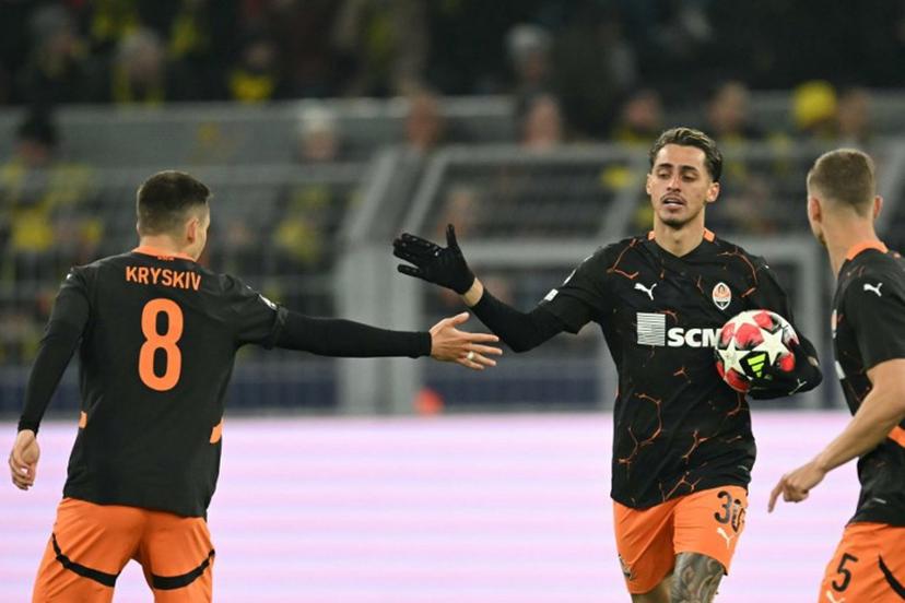 Shakhtar Donetsk's Brazilian midfielder #30 Marlon Gomes (C), Shakhtar Donetsk's Ukrainian midfielder #08 Dmytro Kryskiv (L) and Shakhtar Donetsk's Ukrainian defender #05 Valeriy Bondar celebrate after scoring the 2-1 goal during the UEFA Champions League football match between BVB Borussia Dortmund and FC Shakhtar Donetsk at the BVB Stadion in Dortmund on January 29, 2025.  INA FASSBENDER / AFP