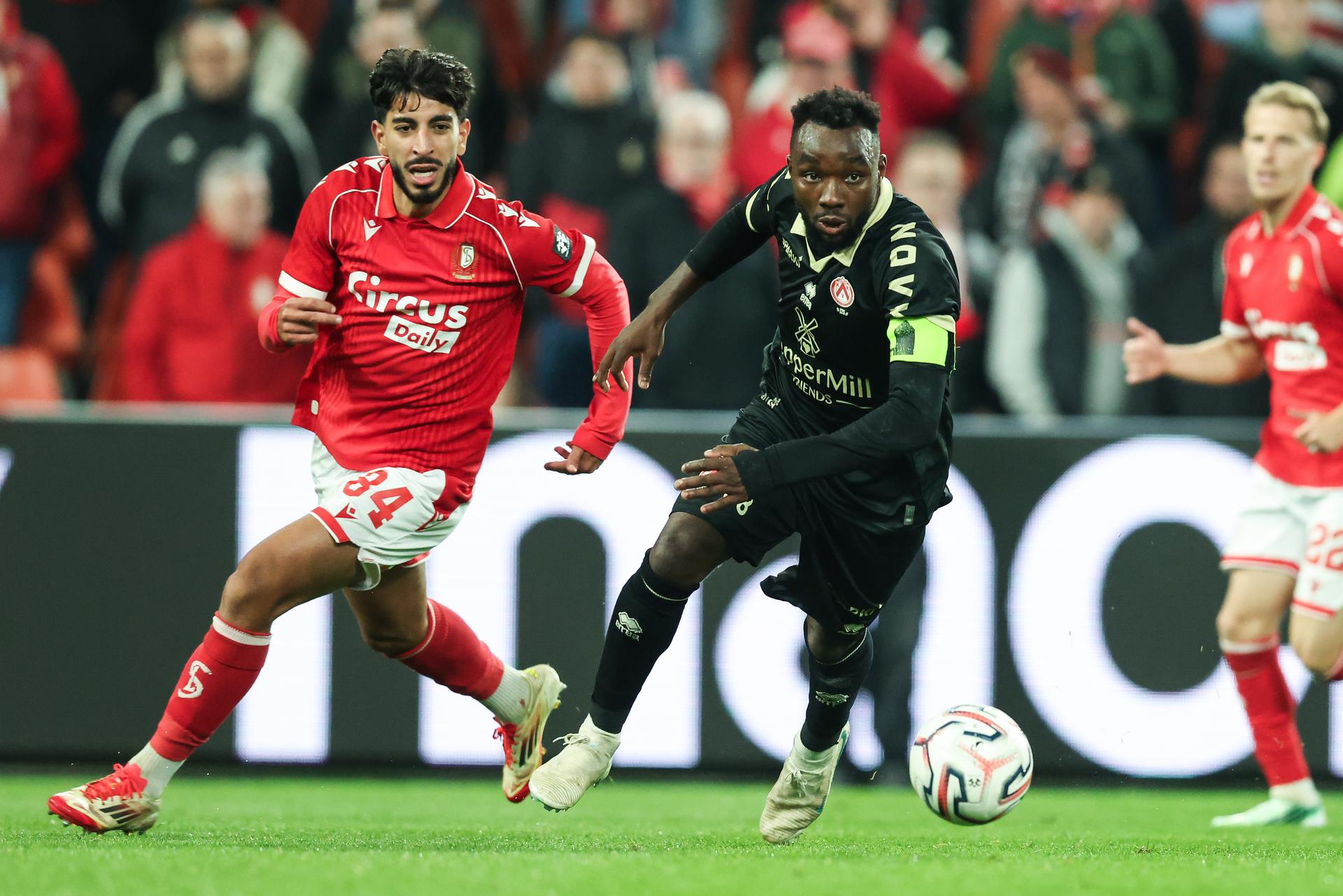 Standard's Rayan Touzghar and Kortrijk's Thierry Ambrose fight for the ball during a soccer match between Standard de Liege and KV Kortrijk, Saturday 31 October 2026 in Liège, on day 10 of the 2026-2027 'Jupiler Pro League' first division of the Belgian championship. BELGA PHOTO BRUNO FAHY