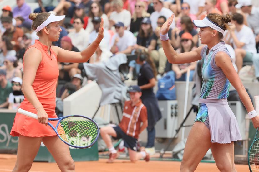 Belgian Elise Mertens and Russian Veronika Kudermetova pictured at a doubles tennis match against Italian-US pair Bronzetti-Li, in the third round of the women's doubles at the Roland Garros Grand Slam tennis tournament, Sunday 01 June 2025 in Paris, France. The 2025 edition of Roland Garros takes place from May 24th to June 8th 2025. BELGA PHOTO BENOIT DOPPAGNE