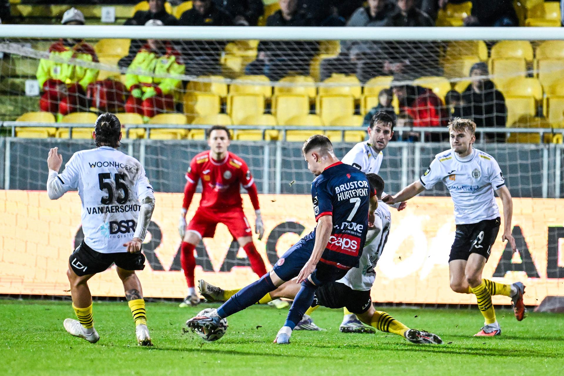Kortrijk's Ilan Hurtevent pictured in action during a soccer game between KSC Lokeren and KV Kortrijk, Saturday 29 November 2025 in Lokeren, on day 15 of the 2025-2026 'Challenger Pro League' 1B second division of the Belgian championship. BELGA PHOTO TOM GOYVAERTS