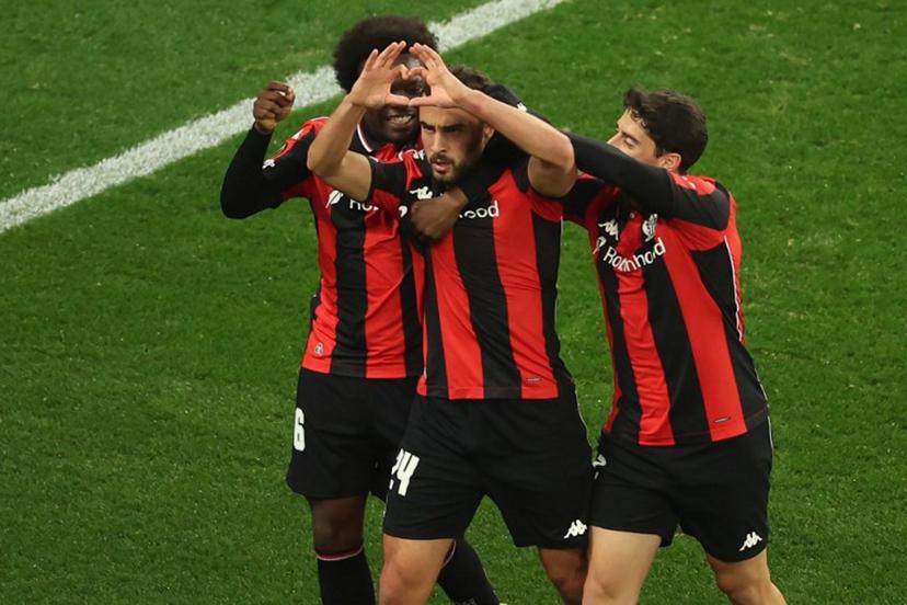 Nice's Belgian midfielder #24 Charles Vanhoutte (C) celebrates after scoring a first goal during the UEFA Europa League, football match between Nice and Go Ahead Eagles at the Grand Stade de Nice stadium, on January 22, 2026.  Valery HACHE / AFP
