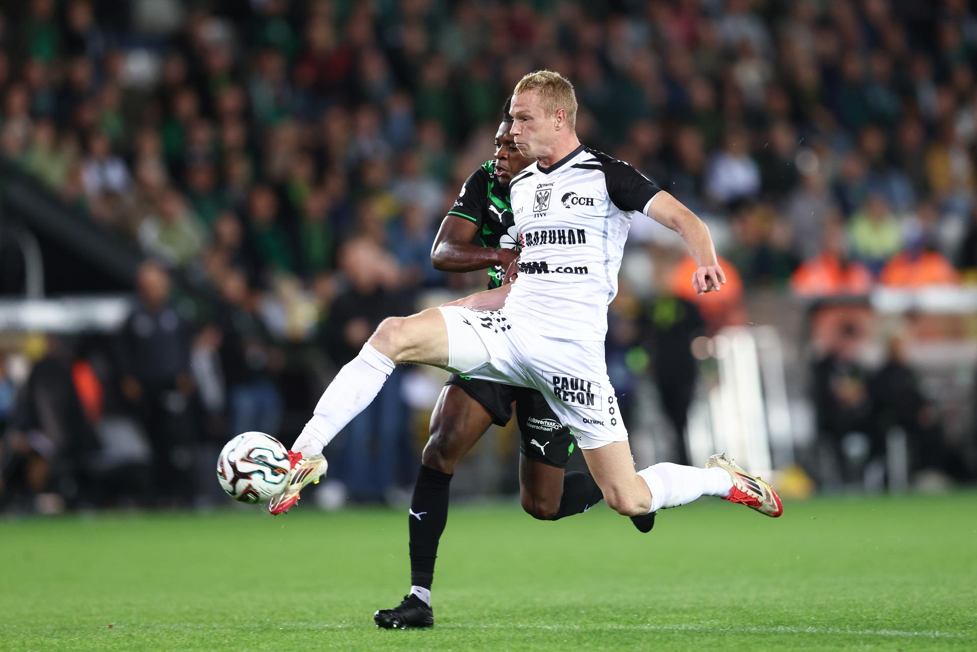 STVV's Louis Patris pictured in action during a soccer match between Cercle Brugge K.S.V. and Sint-Truidense V.V., Friday 29 August 2025 in Brugge, on day 6 of the 2025-2026 'Jupiler Pro League' first division of the Belgian championship. BELGA PHOTO BRUNO FAHY