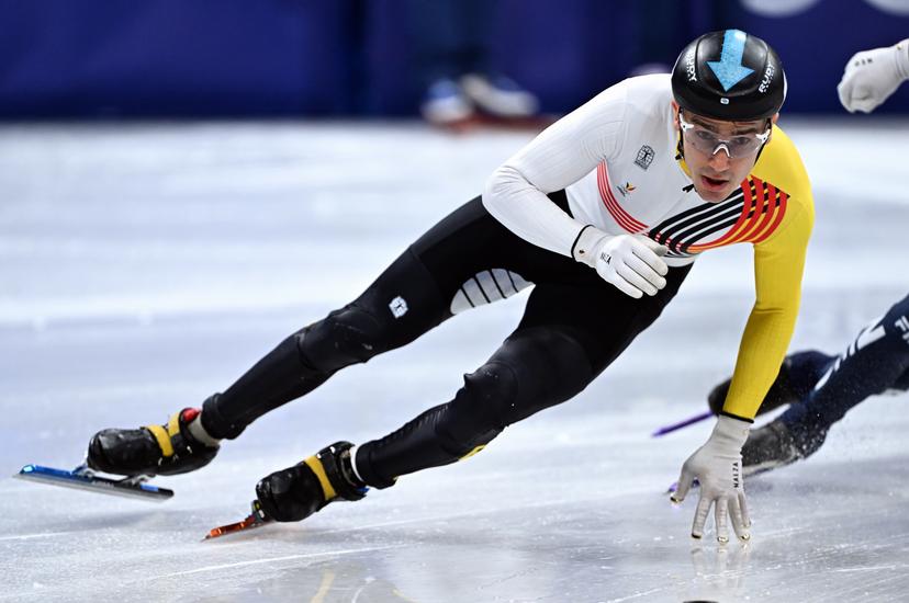 Belgian shorttrack skater Stijn Desmet pictured in action during the heat of the men's 500m Short Track Speed Skating, at the Milano Cortina 2026 Olympic Winter Games, on Monday 16 February 2026 in Milan, Italy. The XXV Winter Olympics take place from 6 to 22 February 2026 in Italy. BELGA PHOTO JASPER JACOBS