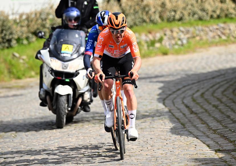 Italian Filippo Ganna of INEOS Grenadiers and New Zealander Laurence Pithie of Red Bull-BORA-hansgrohe pictured in action during the men elite race of the 'Dwars Door Vlaanderen' cycling event, 184,6km from Roeselare to Waregem, Wednesday 01 April 2026. BELGA PHOTO POOL TOMAS SISK