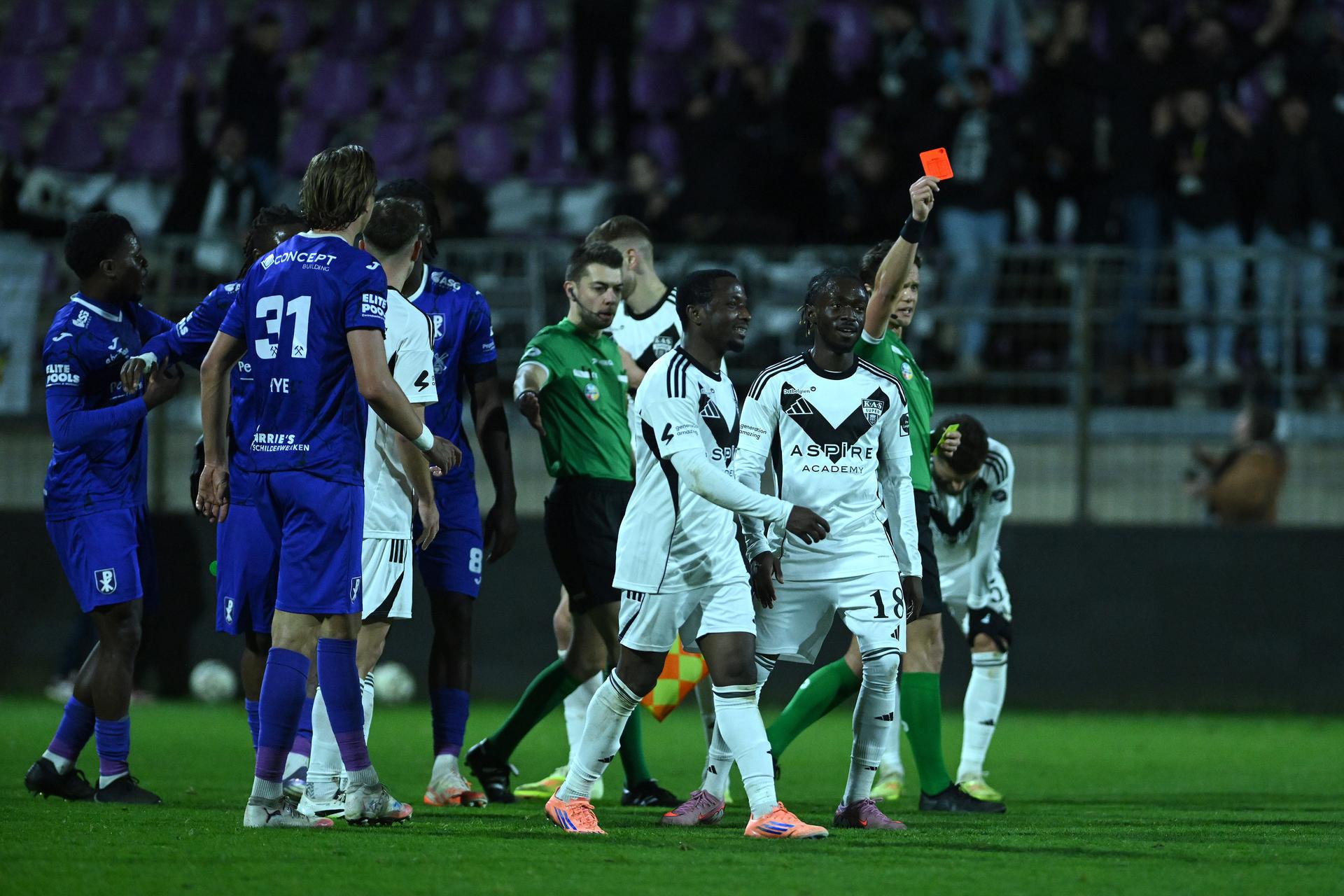 Referee Kevin Van Damme pulls a red card at a soccer game between Patro Eisden Maasmechelen and KAS Eupen, Thursday 18 December 2025 in Maasmechelen, on day 18 of the 2025-2026 'Challenger Pro League' 1B second division of the Belgian championship. BELGA PHOTO LUC CLAESSEN