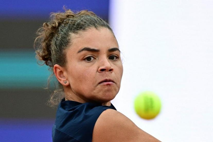 Italy's Jasmine Paolini plays a backhand return to USA's Coco Gauff during their women's singles final match for the WTA Rome Open tennis tournament at Foro Italico in Rome on May 17, 2025.  Tiziana FABI / AFP