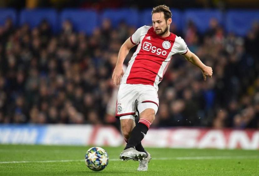 Ajax's Dutch defender Daley Blind passes the ball during the UEFA Champion's League Group H football match between Chelsea and Ajax at Stamford Bridge in London on November 5, 2019.  Glyn KIRK / AFP