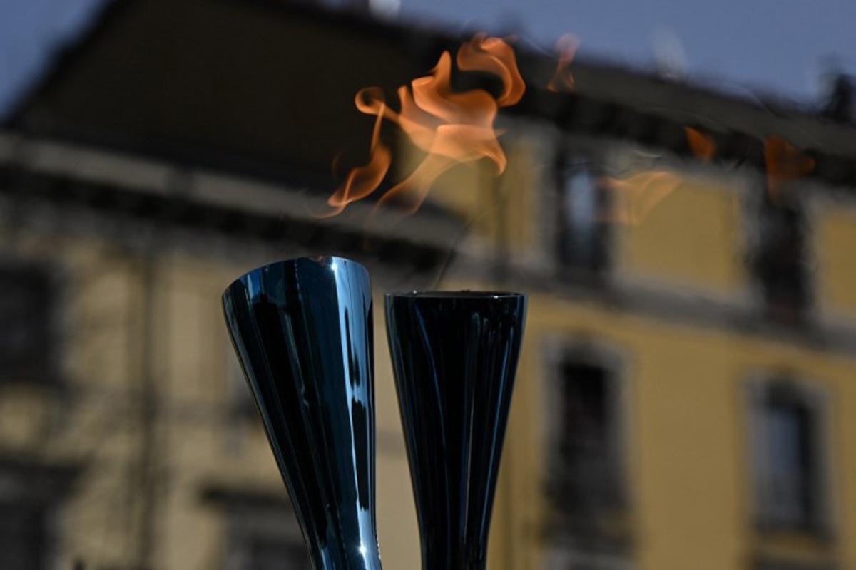 A picture shows the Olympic flame during the torch relay ahead of the Milano Cortina 2026 Winter Olympic Games, in Milan on February 6, 2026.  Daniel MUNOZ / AFP