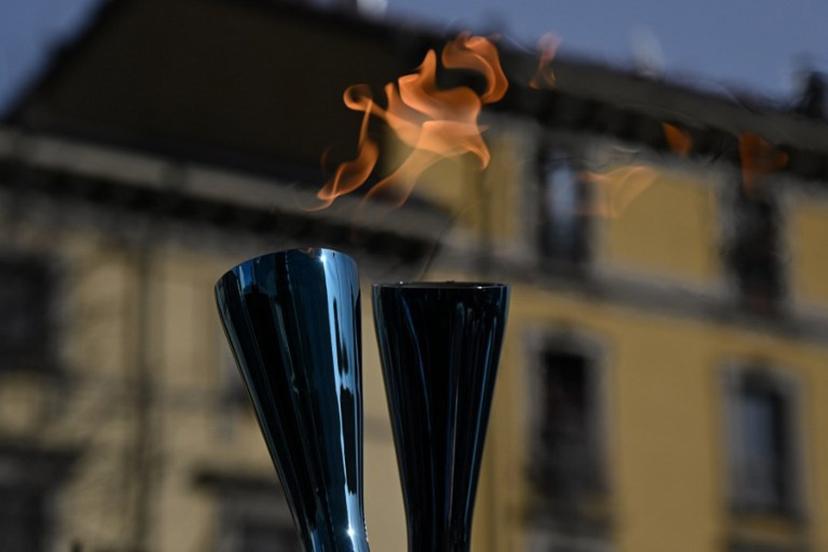 A picture shows the Olympic flame during the torch relay ahead of the Milano Cortina 2026 Winter Olympic Games, in Milan on February 6, 2026.  Daniel MUNOZ / AFP