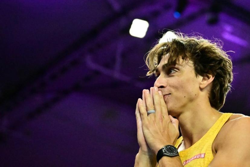 Winner Sweden's Armand Duplantis acknowledges the audience after failing is third and last attempt to clear the bar at 6m32 to break the world record as he competes in men's pole vault final during the World Athletics Ultimate Championship at the Gyula Zsivotzky National Athletics Centre, in Budapest on September 11, 2026.  Ben STANSALL / AFP