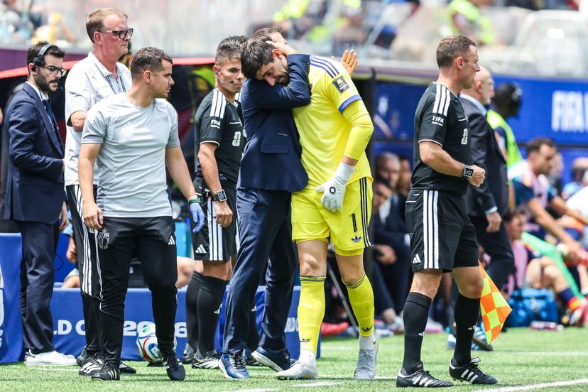Belgium's head coach Rudi Garcia and Belgium's goalkeeper Thibaut Courtois pictured during a soccer game between Spain and Belgian national team Red Devils, on Friday 10 July 2026 in Los Angeles, USA, in the 1/4 finals of the FIFA World Cup 2026. BELGA PHOTO BRUNO FAHY