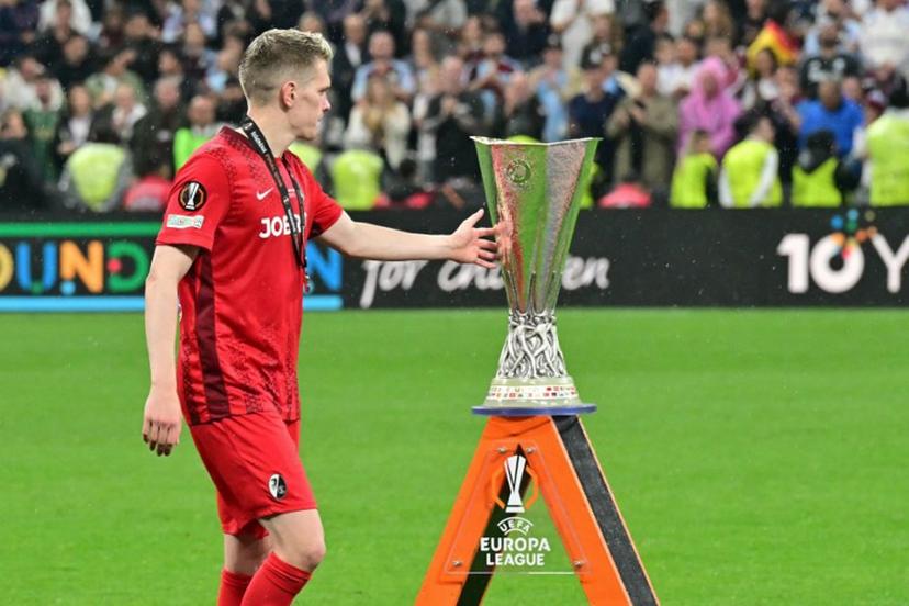 SC Freiburg's German defender #28 Matthias Ginter walks past the trophy as he receives the runners up medal at the end of the UEFA Europa League final football match between SC Freiburg and Aston Villa at Besiktas Park in Istanbul on May 20, 2026.  Stefano RELLANDINI / AFP