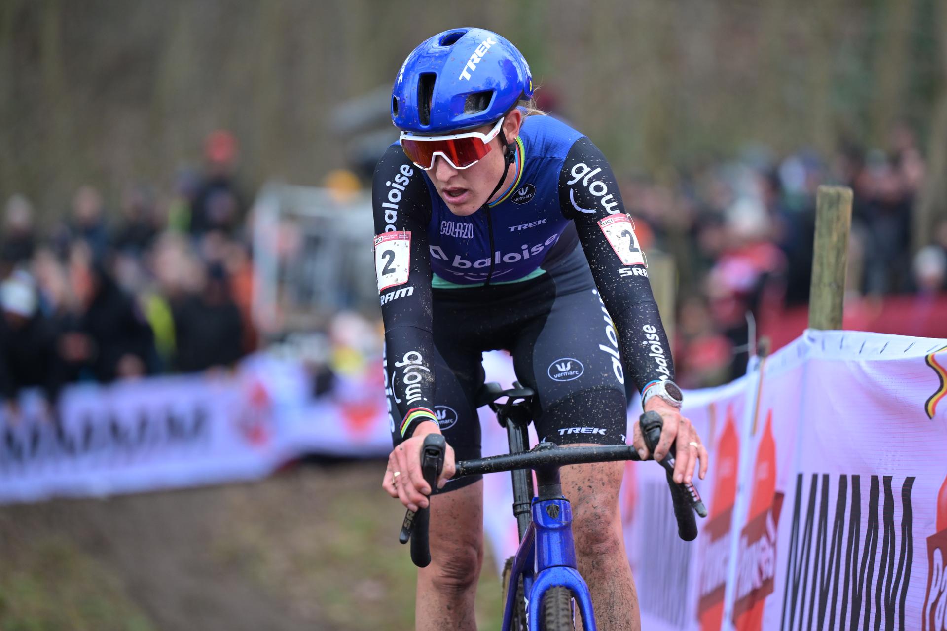 Dutch Lucinda Brand pictured in action during the women's elite race of the Cyclocross World Cup, in Namur, Sunday 14 December 2025, stage 4 (out of 12) in the World Cup of the 2026-2027 season. BELGA PHOTO DAVID PINTENS