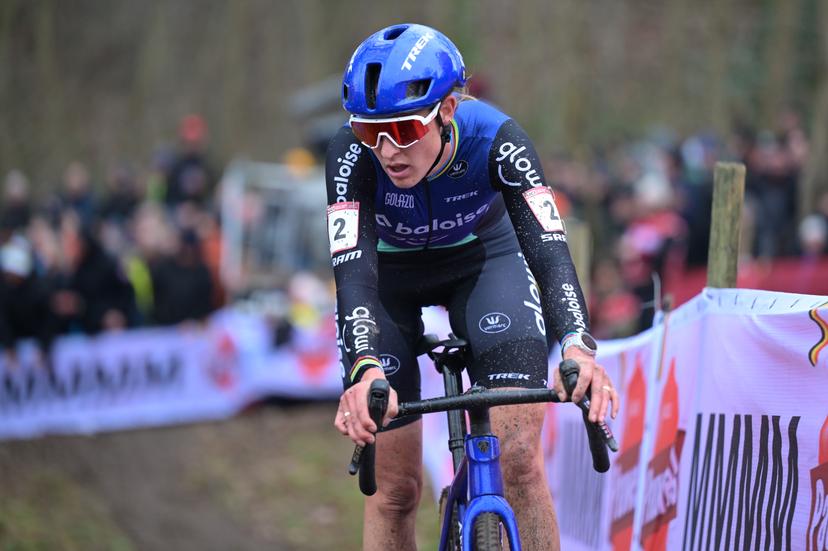 Dutch Lucinda Brand pictured in action during the women's elite race of the Cyclocross World Cup, in Namur, Sunday 14 December 2025, stage 4 (out of 12) in the World Cup of the 2026-2027 season. BELGA PHOTO DAVID PINTENS